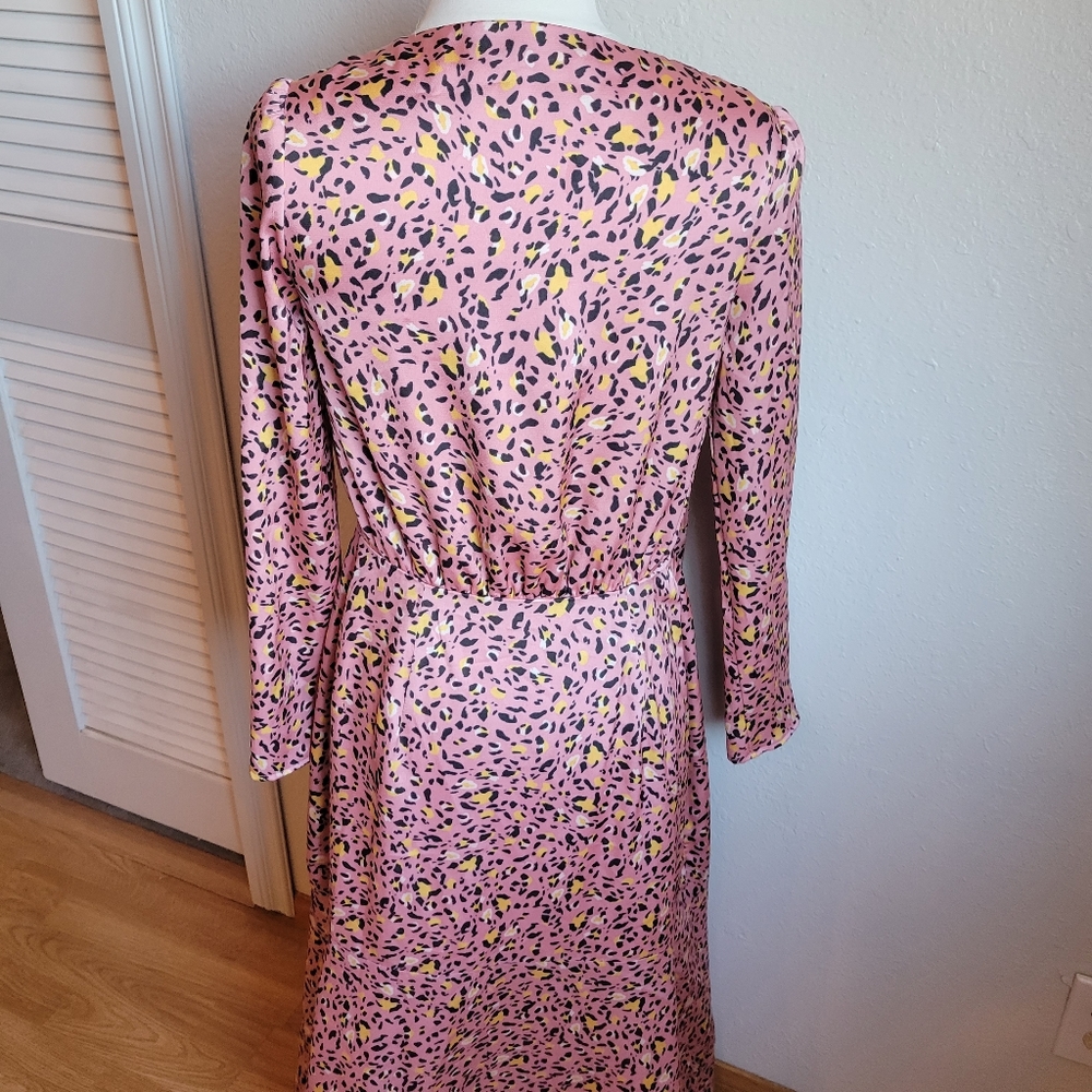 Like New Pink Leopard Print Long Sleeve Satin Midi Wrap Dress small - Picture 8 of 15